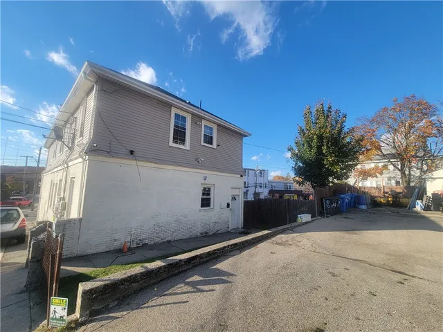 $1,900 | 350 Dyer Avenue, Unit 1, Cranston, RI 02920