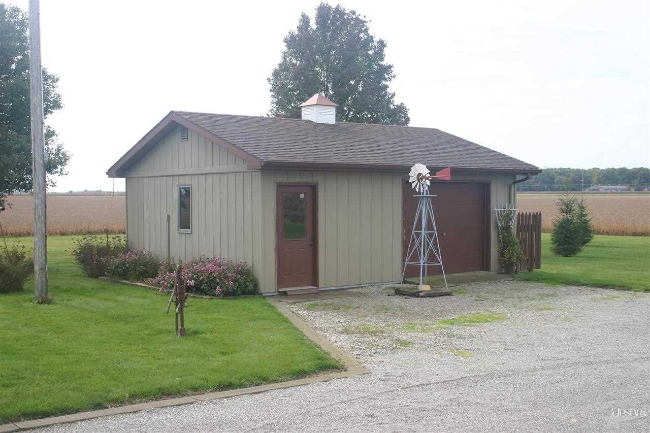 17430 Howe Road Monroeville, IN 46773 - Photo 2 of 28