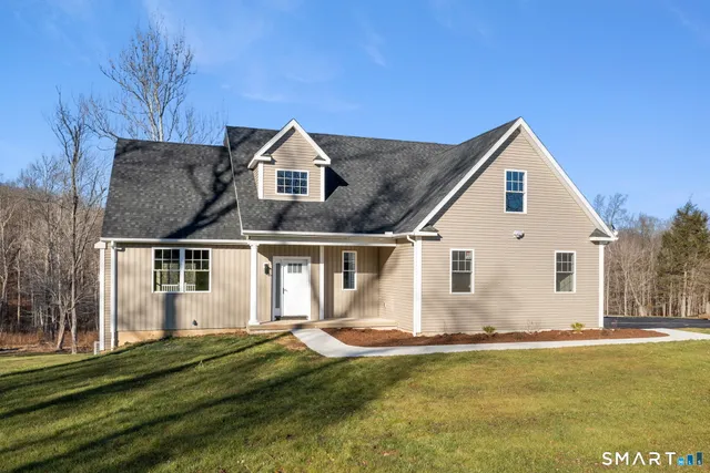 $675,000 | 117 Colchester Avenue, East Hampton, CT 06424