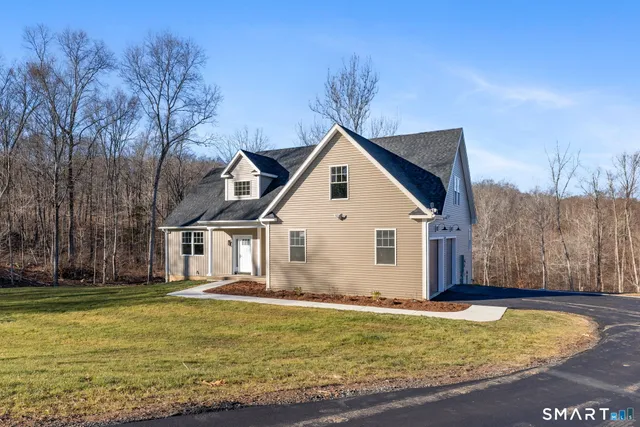 $675,000 | 117 Colchester Avenue, East Hampton, CT 06424