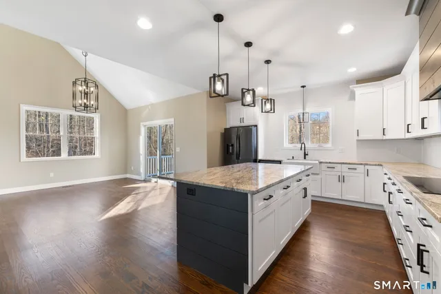 $675,000 | 117 Colchester Avenue, East Hampton, CT 06424