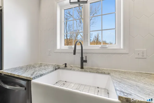 $675,000 | 117 Colchester Avenue, East Hampton, CT 06424