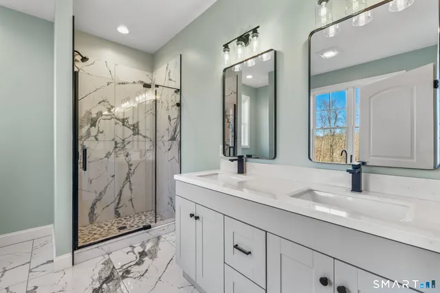 $675,000 | 117 Colchester Avenue, East Hampton, CT 06424