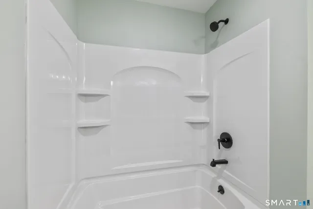 $675,000 | 117 Colchester Avenue, East Hampton, CT 06424