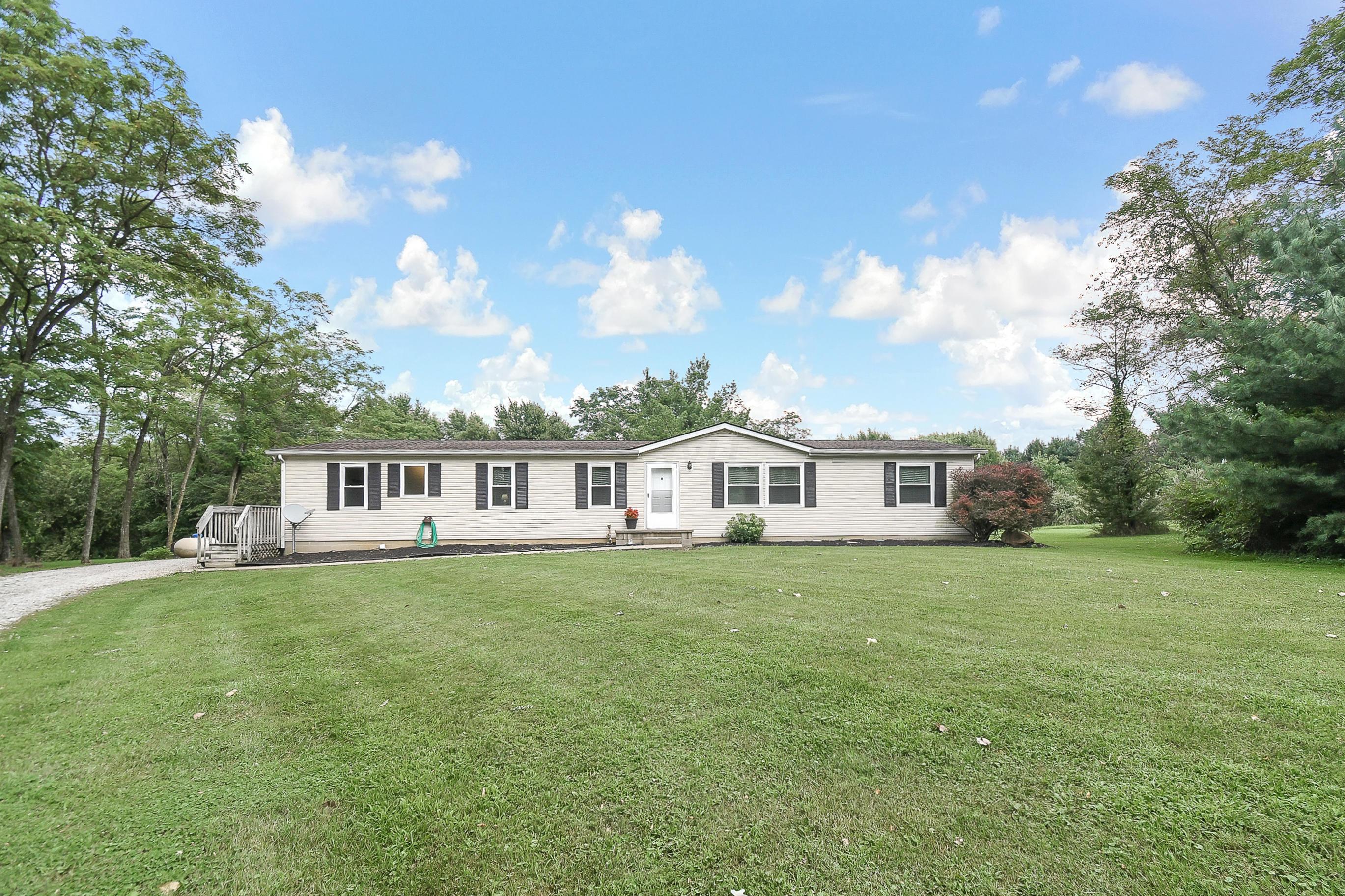 1700 Burnside Road Northwest Pataskala, OH 43062 - Photo 2 of 44
