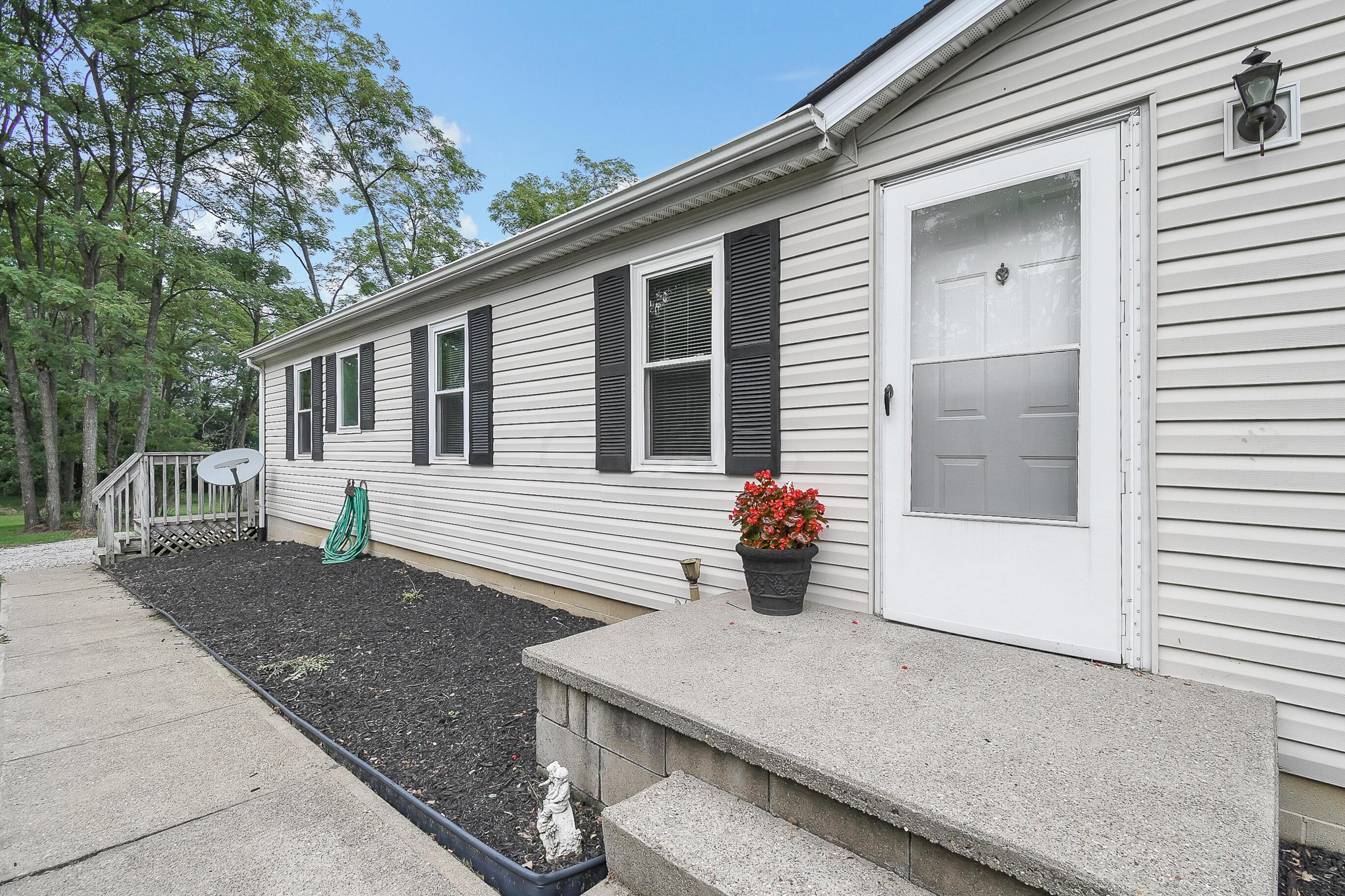 1700 Burnside Road Northwest Pataskala, OH 43062 - Photo 3 of 44