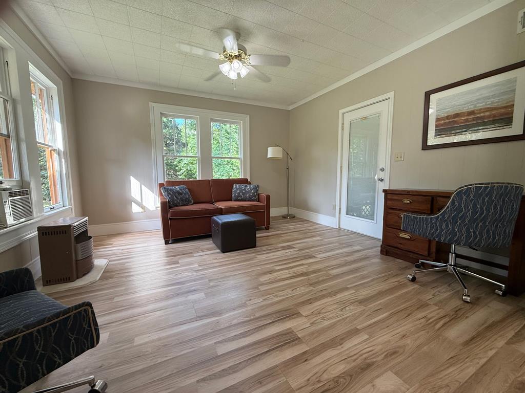 7105 Rodessa Ida Road Ida, LA 71044 - Photo 28 of 40 a living room with furniture