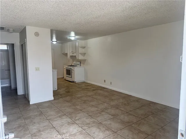 $1,450 | 10655 Cochiti Road, Unit 4, Apple Valley, CA 92308