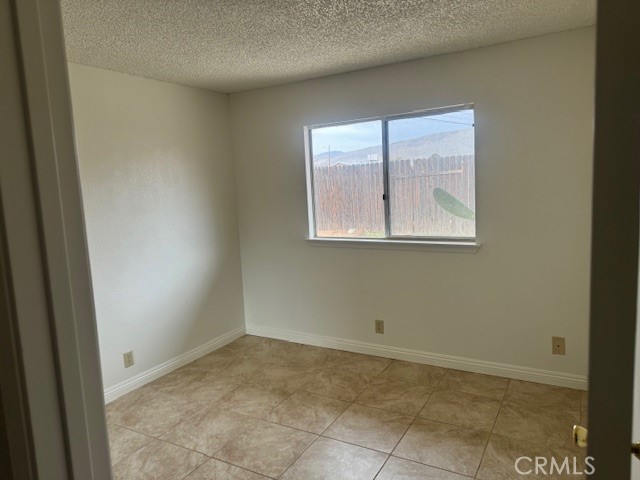 10655 Cochiti Road, Unit 4 Apple Valley, CA 92308 - Photo 3 of 5