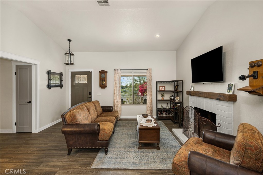 1116 West Craig Street Rialto, CA 92377 - Photo 4 of 37