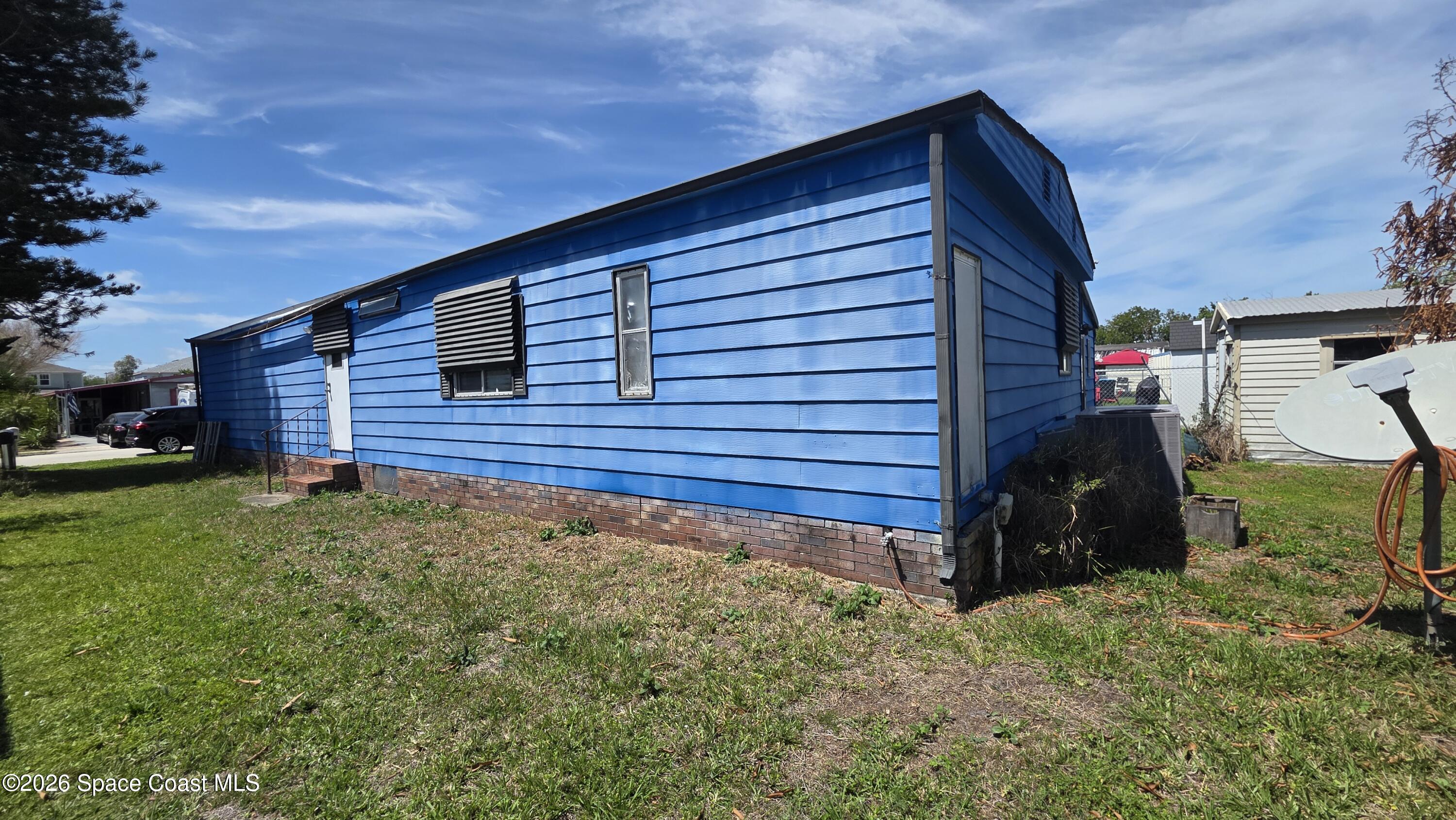 1805 Mango Street Northeast Palm Bay, FL 32905 - Photo 18 of 22 a view of a backyard