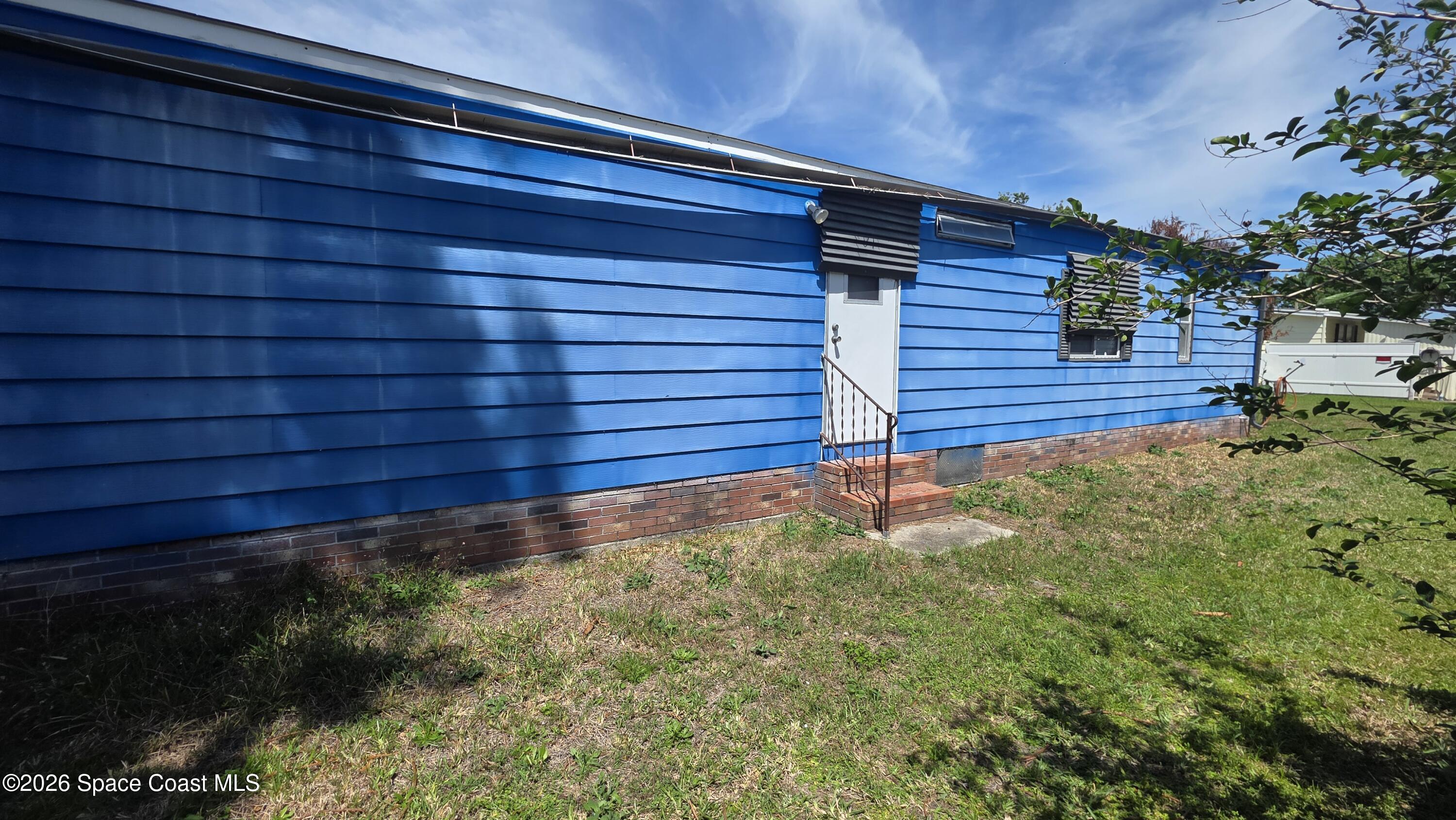 1805 Mango Street Northeast Palm Bay, FL 32905 - Photo 19 of 22 a view of a backyard