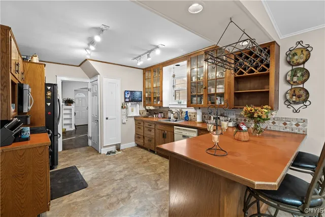 $314,900 | 2812 Ogden Place, Utica, NY 13501