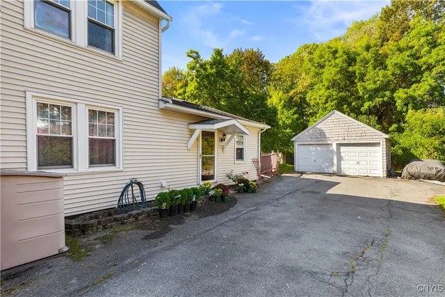 $314,900 | 2812 Ogden Place, Utica, NY 13501