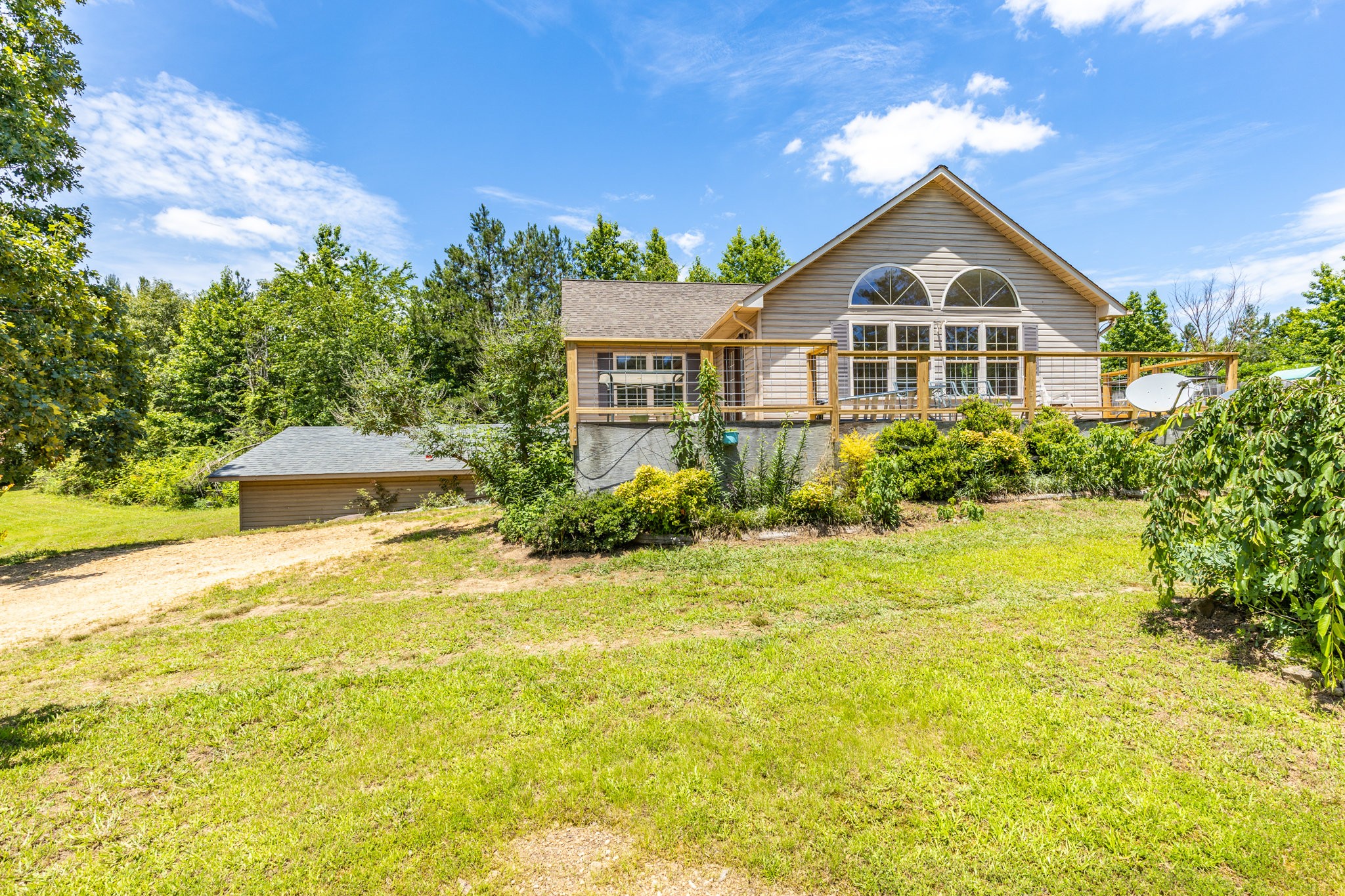 424 Charles McClearen Road Hohenwald, TN 38462 - Photo 1 of 80