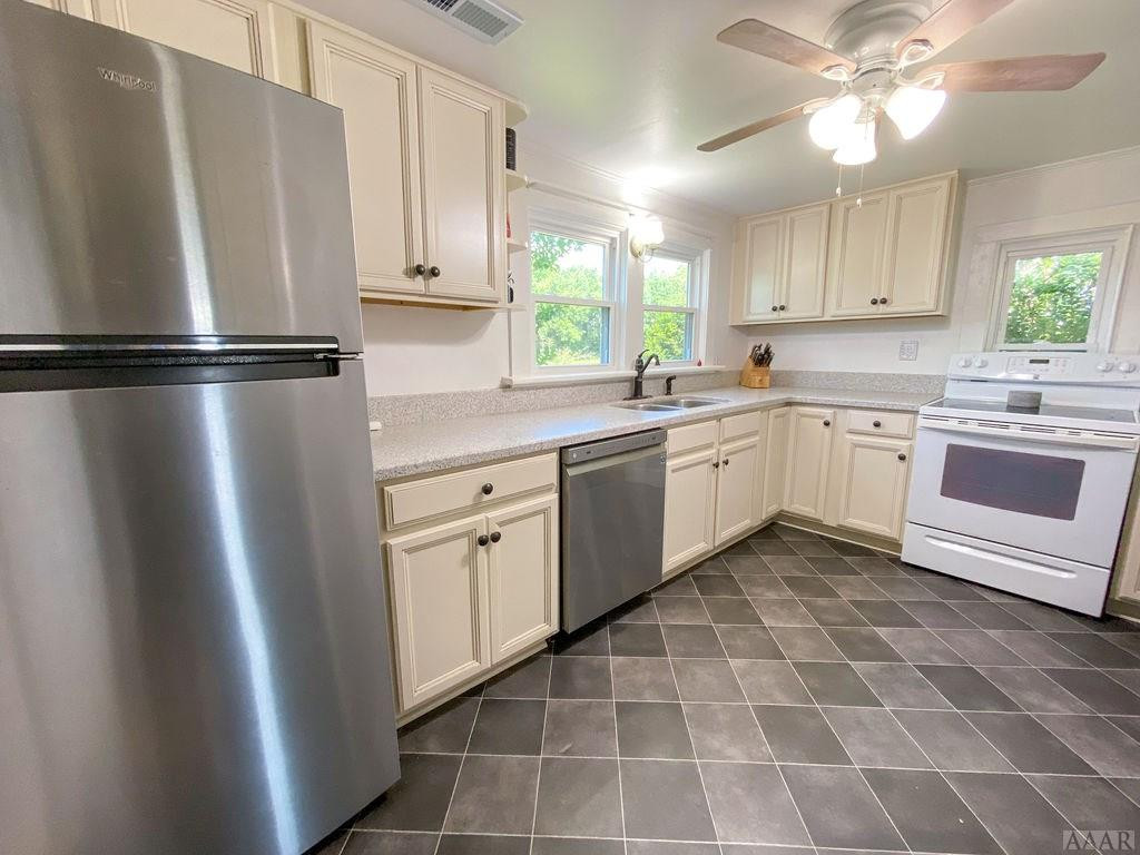2633 Virginia Road Edenton, NC 27932 - Photo 3 of 35 Kitchen
