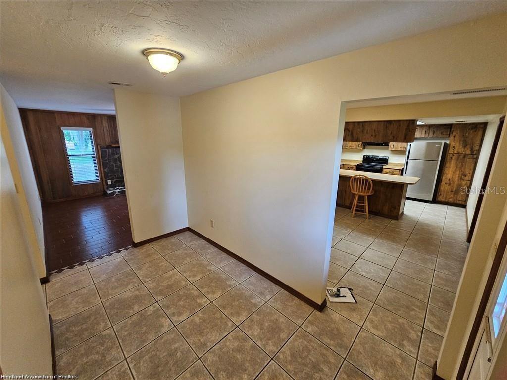 511 Elgin Street Sebring, FL 33875 - Photo 13 of 30 a view of a hallway to a livingroom with furniture