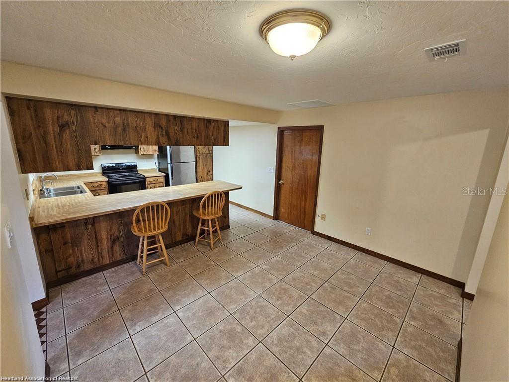 511 Elgin Street Sebring, FL 33875 - Photo 21 of 30 a room with a table and chairs