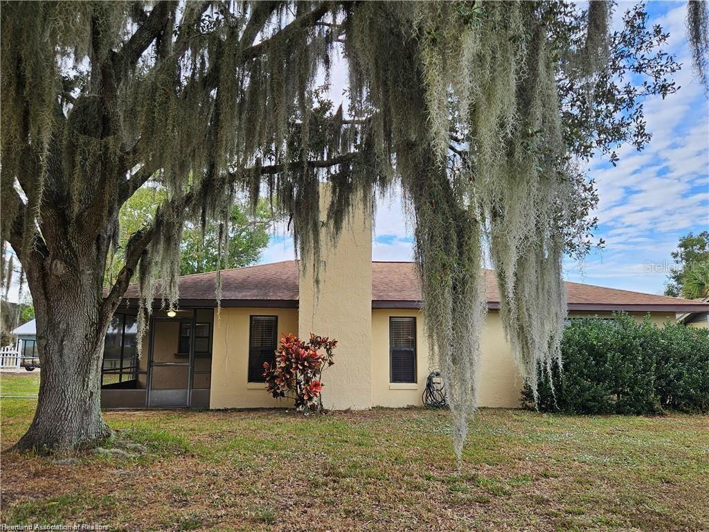 511 Elgin Street Sebring, FL 33875 - Photo 4 of 30 a view of a house with a tree in front of a house