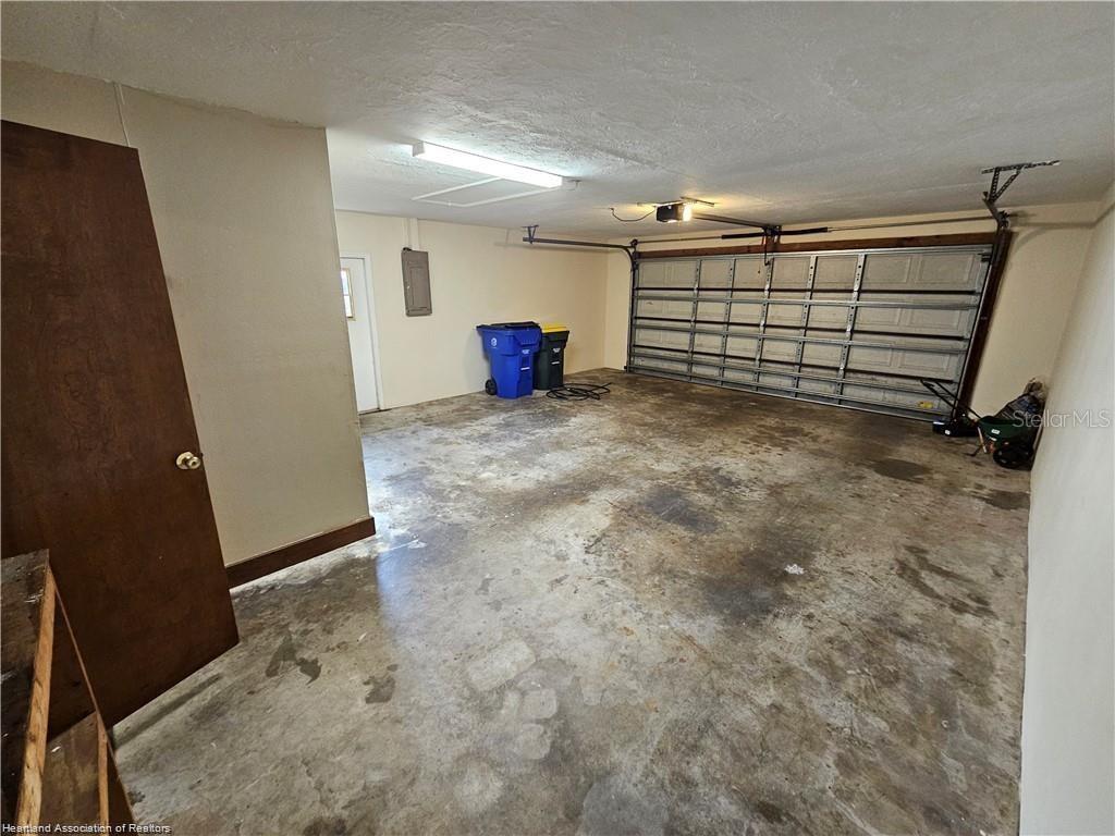 511 Elgin Street Sebring, FL 33875 - Photo 9 of 30 a view of a garage