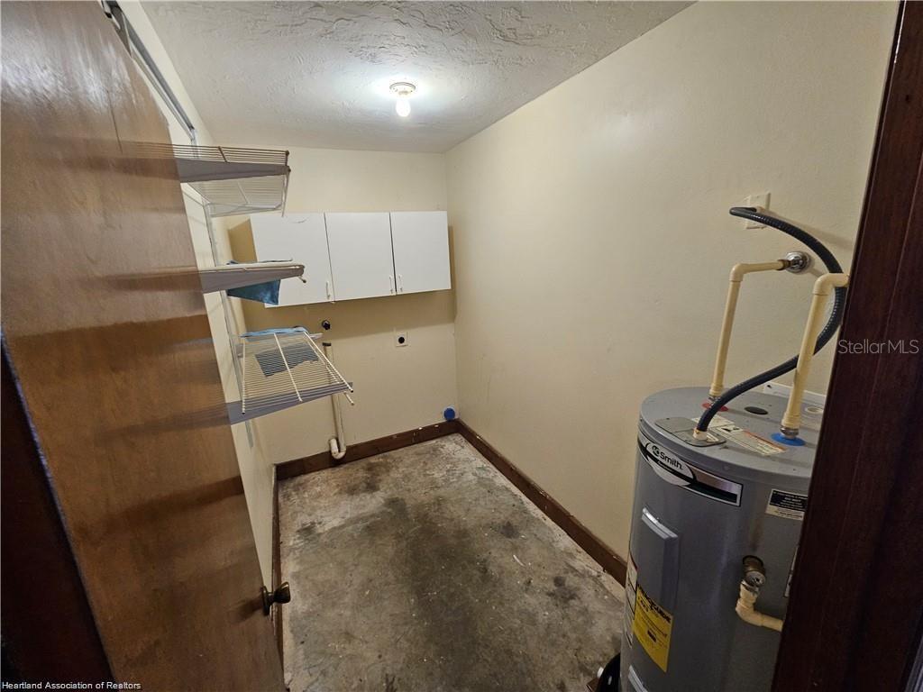 511 Elgin Street Sebring, FL 33875 - Photo 10 of 30 a view of bathroom