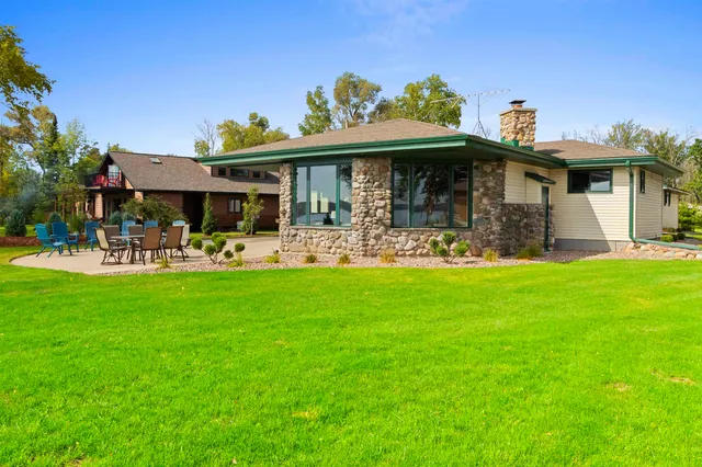 $799,900 | N8070 Tipperary Lane, Crivitz, WI 54114