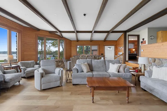 $799,900 | N8070 Tipperary Lane, Crivitz, WI 54114