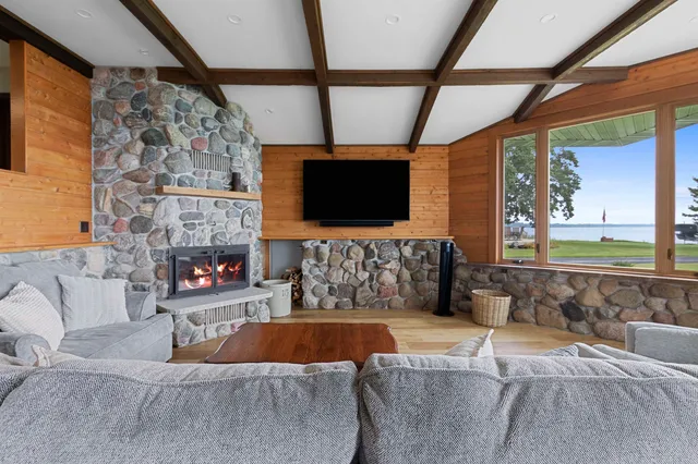 $799,900 | N8070 Tipperary Lane, Crivitz, WI 54114