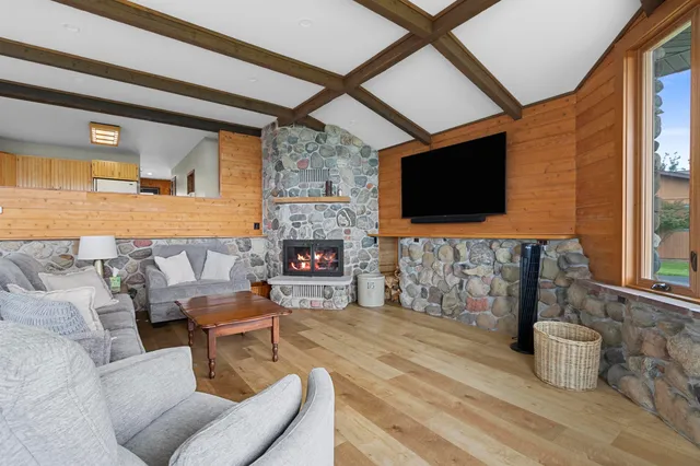 $799,900 | N8070 Tipperary Lane, Crivitz, WI 54114