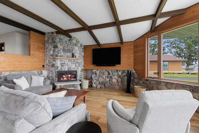 $799,900 | N8070 Tipperary Lane, Crivitz, WI 54114