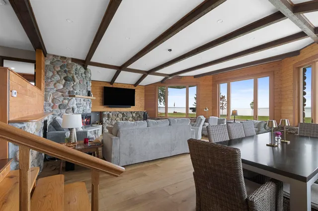 $799,900 | N8070 Tipperary Lane, Crivitz, WI 54114