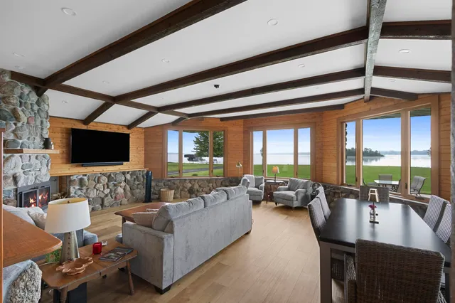 $799,900 | N8070 Tipperary Lane, Crivitz, WI 54114