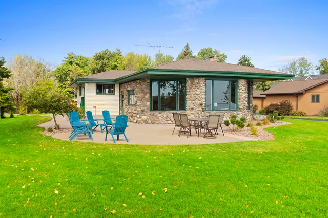 $799,900 | N8070 Tipperary Lane, Crivitz, WI 54114