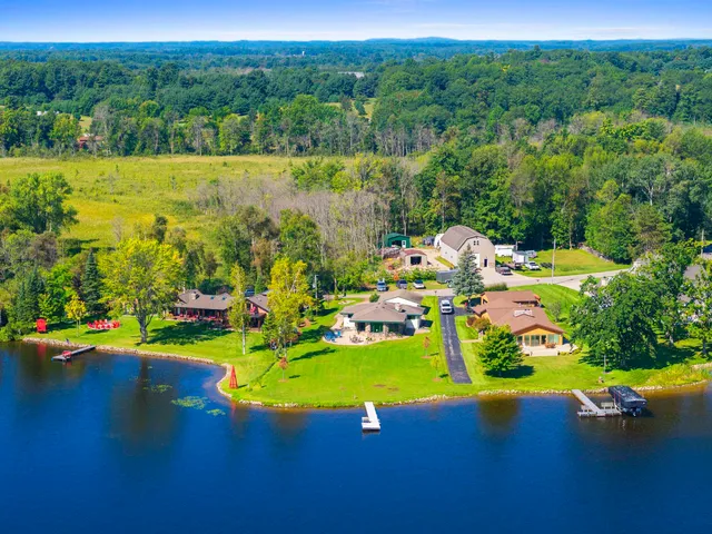 $799,900 | N8070 Tipperary Lane, Crivitz, WI 54114