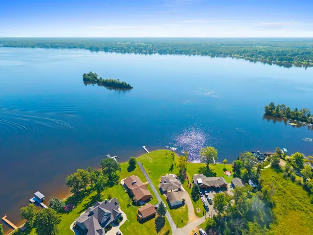 $799,900 | N8070 Tipperary Lane, Crivitz, WI 54114