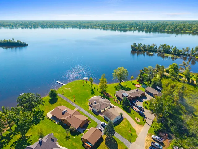 $799,900 | N8070 Tipperary Lane, Crivitz, WI 54114