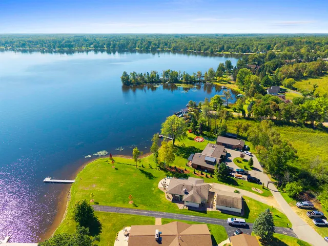 $799,900 | N8070 Tipperary Lane, Crivitz, WI 54114