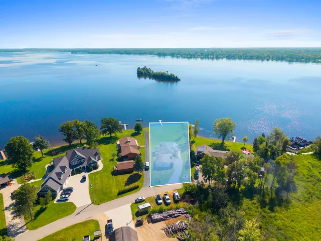 $799,900 | N8070 Tipperary Lane, Crivitz, WI 54114