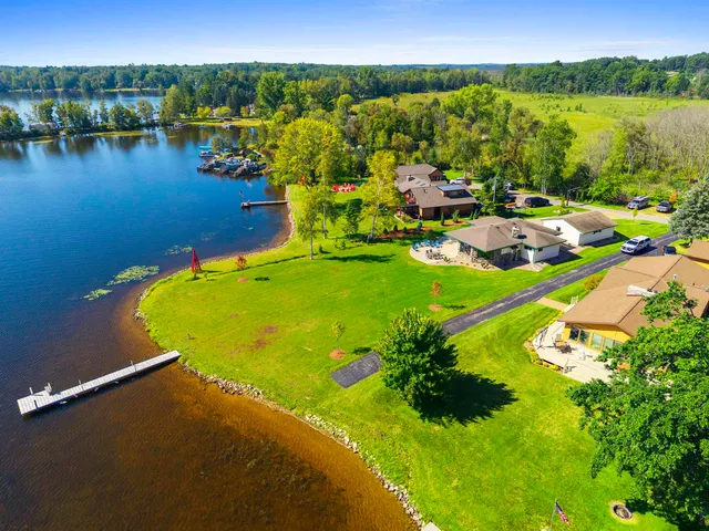 $799,900 | N8070 Tipperary Lane, Crivitz, WI 54114