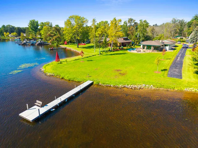 $799,900 | N8070 Tipperary Lane, Crivitz, WI 54114