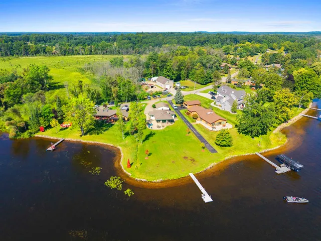 $799,900 | N8070 Tipperary Lane, Crivitz, WI 54114