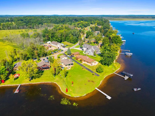 $799,900 | N8070 Tipperary Lane, Crivitz, WI 54114