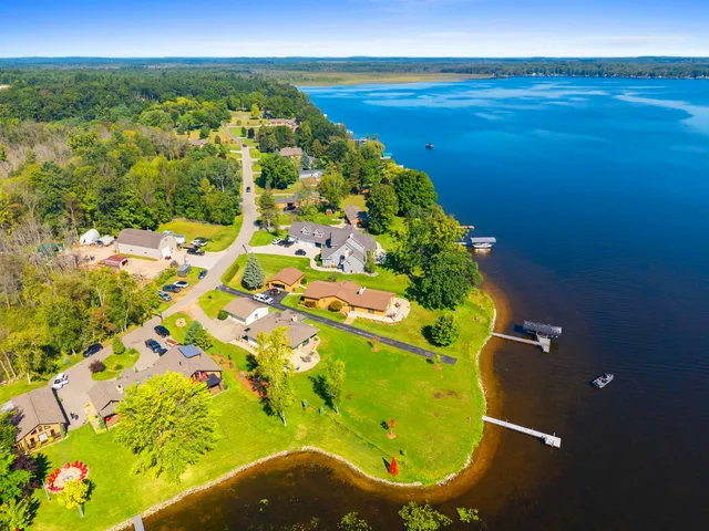 $799,900 | N8070 Tipperary Lane, Crivitz, WI 54114