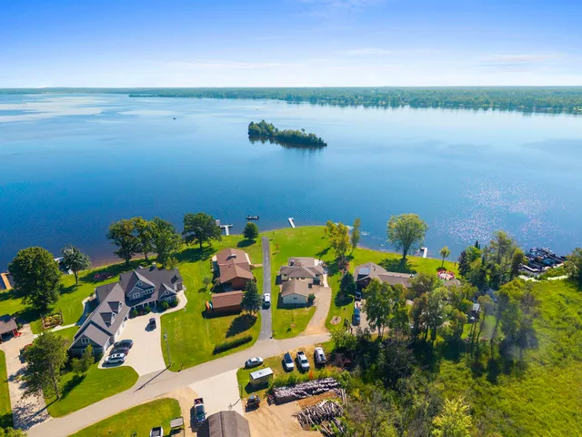 $799,900 | N8070 Tipperary Lane, Crivitz, WI 54114