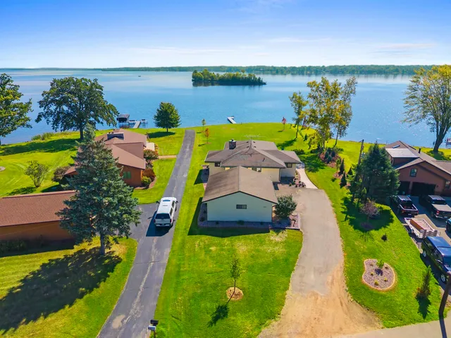 $799,900 | N8070 Tipperary Lane, Crivitz, WI 54114