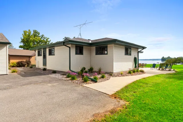 $799,900 | N8070 Tipperary Lane, Crivitz, WI 54114