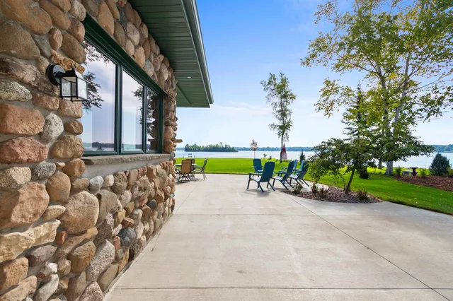 $799,900 | N8070 Tipperary Lane, Crivitz, WI 54114