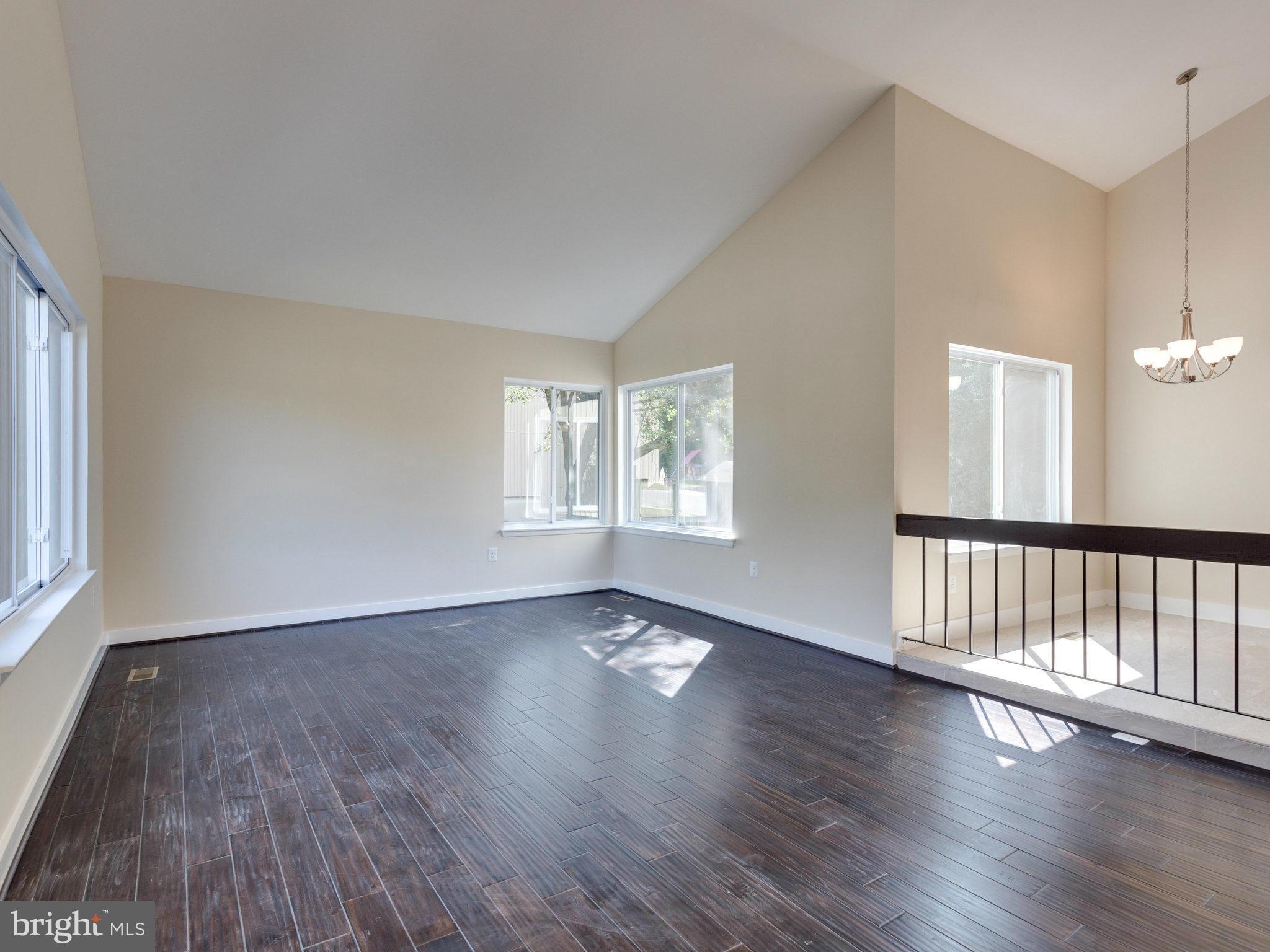 5920 Hall Street Springfield, VA 22152 - Photo 3 of 20 Living Room