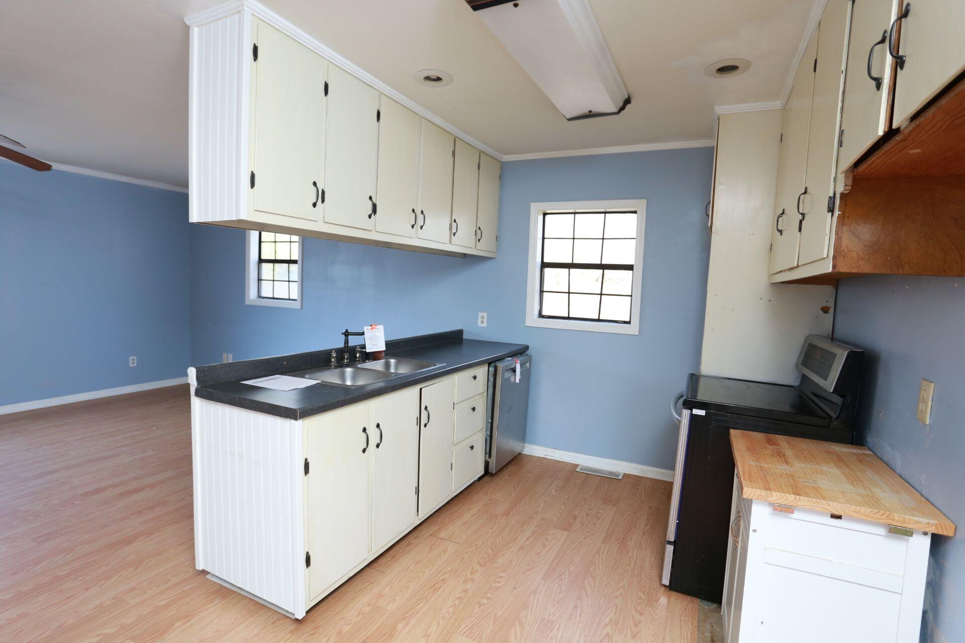7431 Short Tail Springs Road Harrison, TN 37341 - Photo 4 of 21 kitchen