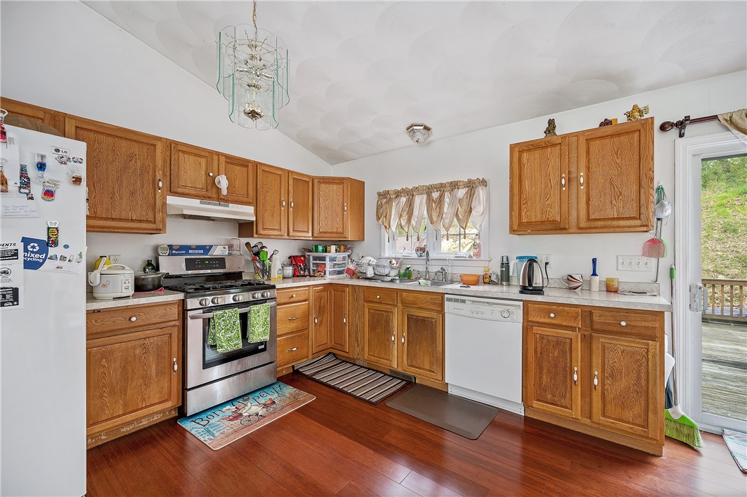 536 3rd Avenue Woonsocket, RI 02895 - Photo 5 of 23 Gallery Image 5